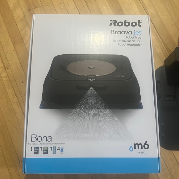 iRobot Braava Jet M6 (6112) Wi-Fi Connected Robot Mop Black - Picture 1 of 2